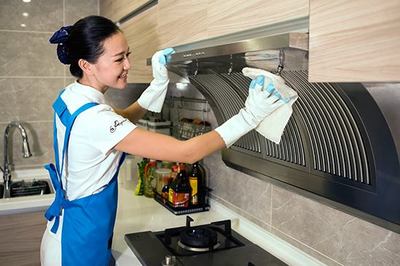 廚房清潔全攻略 十大高效小妙招與專業(yè)保潔步驟