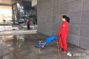 從地面到餐桌 家政服務(wù)如何借鑒專業(yè)廣場清洗方案打造極致清潔體驗